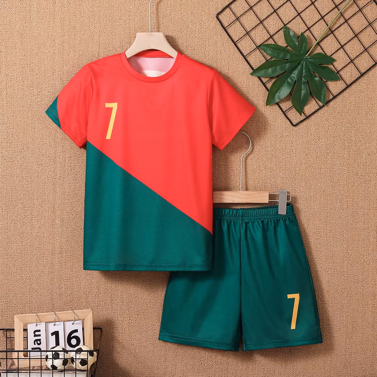 2025 Youth and Children Red and Green Splicing Color No. 7 Legend Quick-drying Sports Football Suit Set